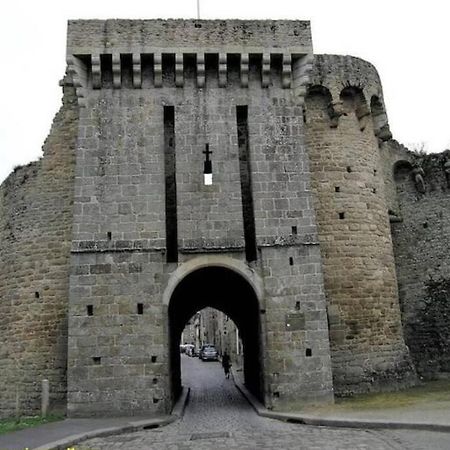 Charmant T1 Au Coeur Du Centre Historique De Dinan Luaran gambar